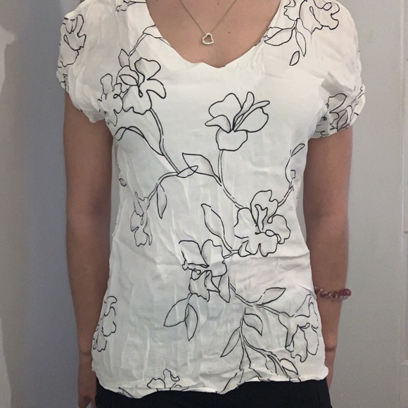 REITMANS - The Relaxed White & Black Floral Print Shirt - Picture 3 of 3